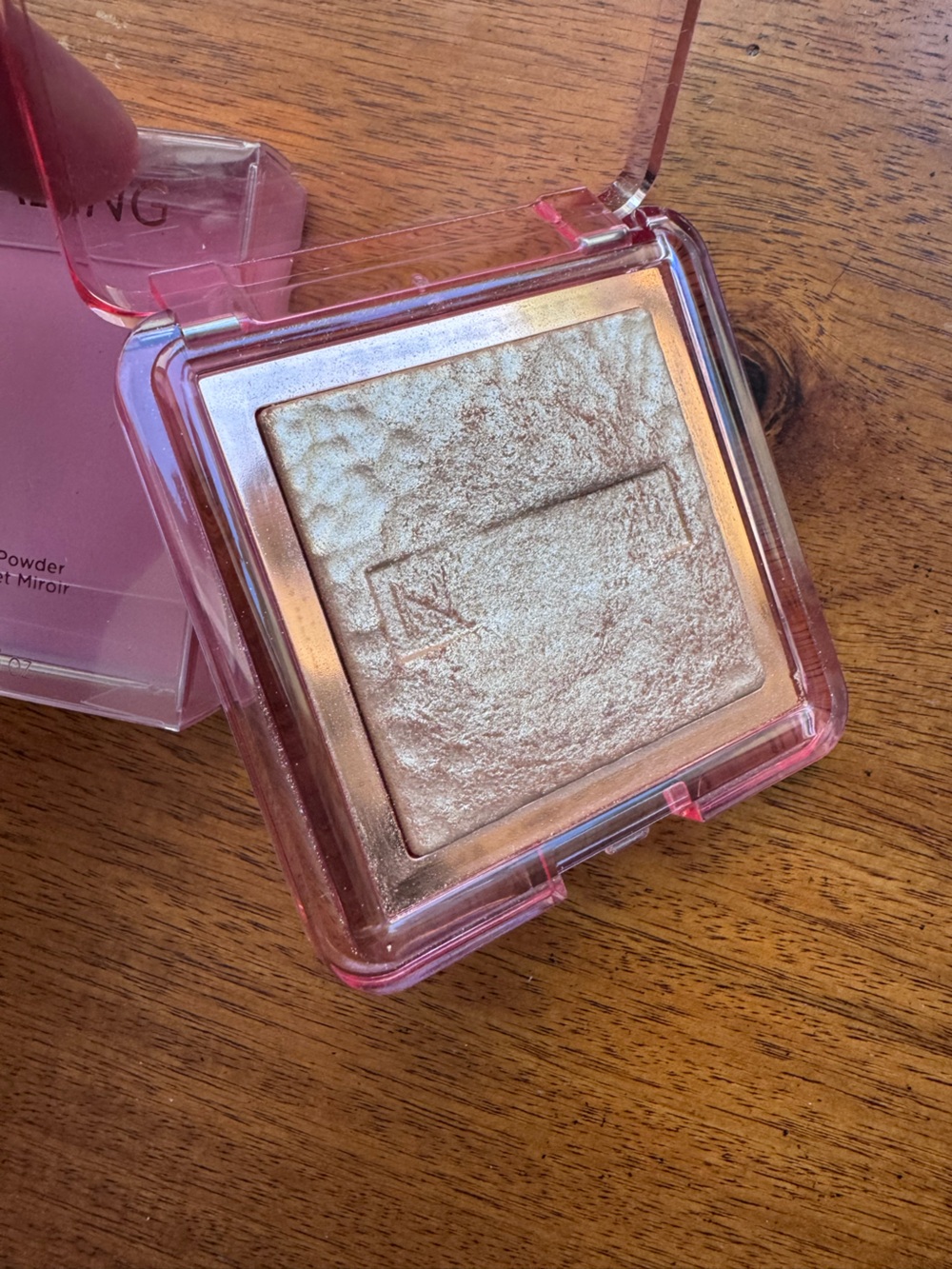 Shimmery Champagne Highlighter - Women Makeup Highlighter in Amnesia